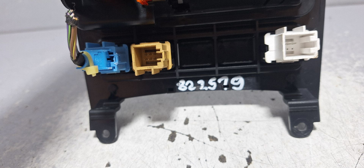 DIJELOVI PREKIDAC VW GOLF 6 SW > 09-13