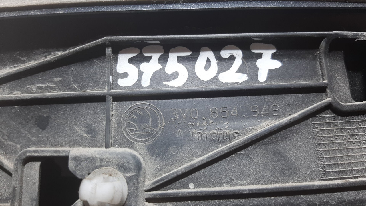 DIJELOVI LAJSNA SKODA SUPERB > 15-19 3V0854949