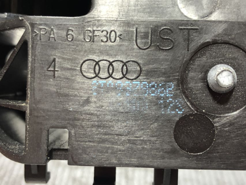 DIJELOVI RUCKA VRATA AUDI Q5 > 12-16 8T0837886B