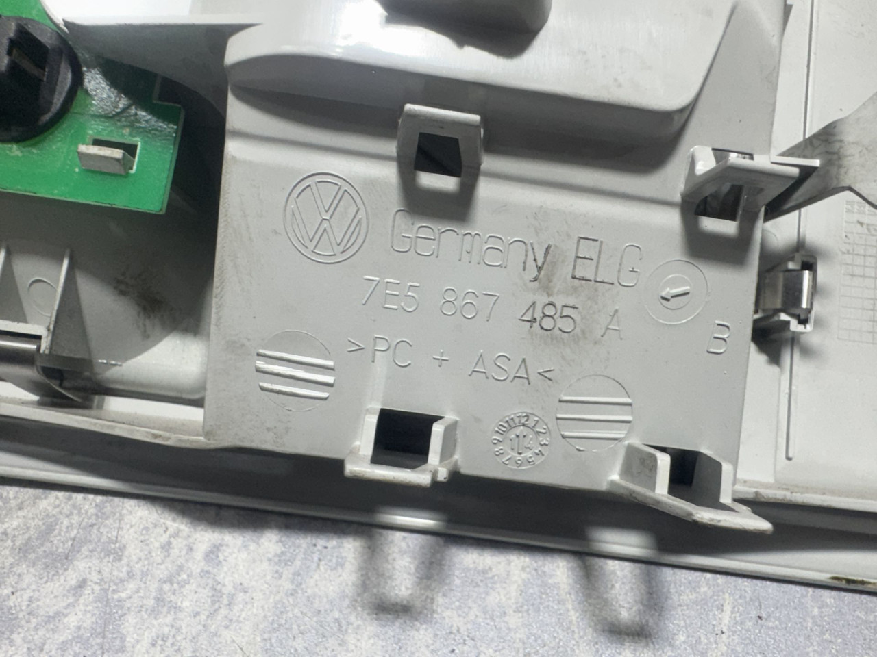 DIJELOVI RASVJETA U KABINI VW T6 > 15- 7E5867485A