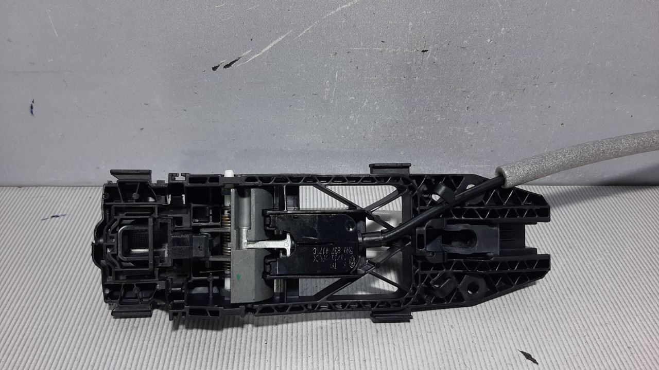 DIJELOVI RUCKA VRATA VW POLO > 09-14 5N0839885H