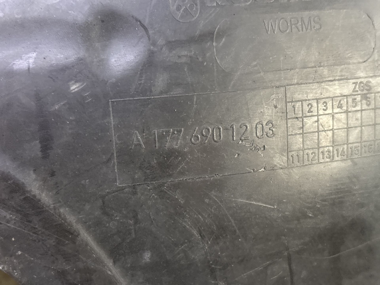 UNUTRASNJI BLATOBRAN MERCEDES A KLASA (W177) > 18- A177
