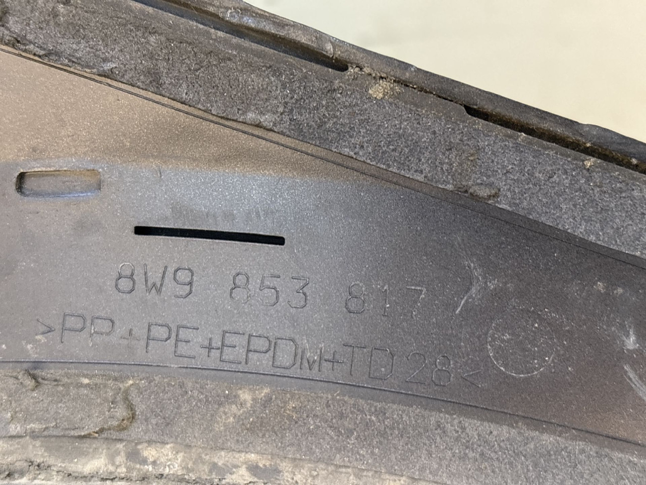 RUB BLATOBRANA AUDI A4 (B9) > 15-18 8W9853817