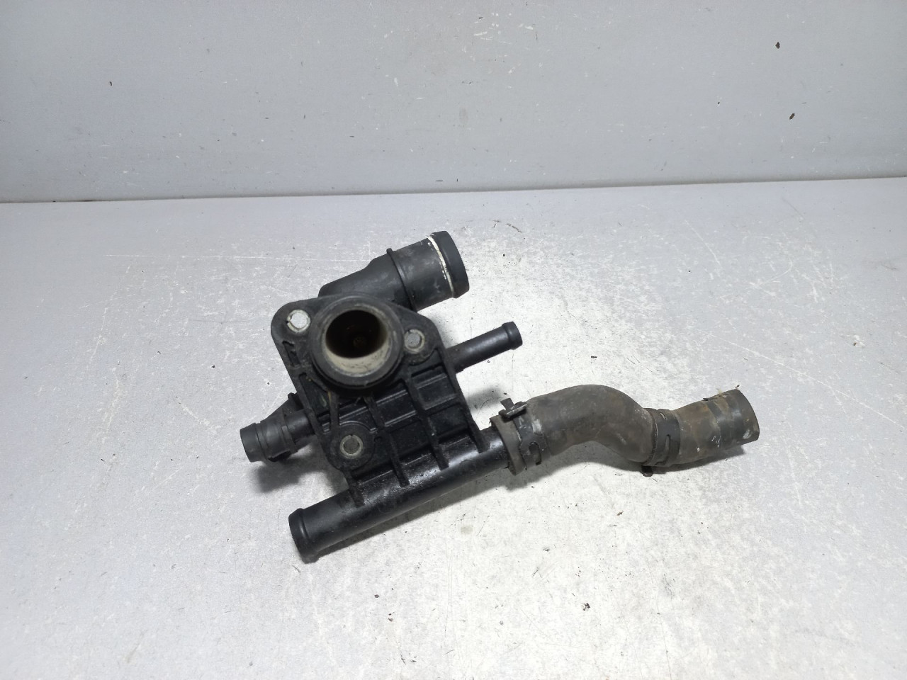 DIJELOVI CRIJEVO VW GOLF 5 GTI > 04-09 2.0 06F121133E