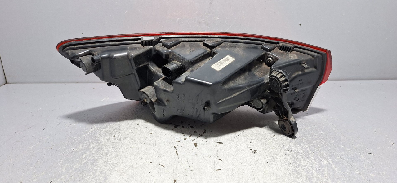 DIJELOVI STOP SVJETLO SKODA OCTAVIA > 19- 5E3945208