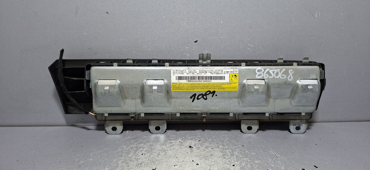 AIRBAG NOGU MERCEDES A KLASA (W176) > 15-18 17686004029