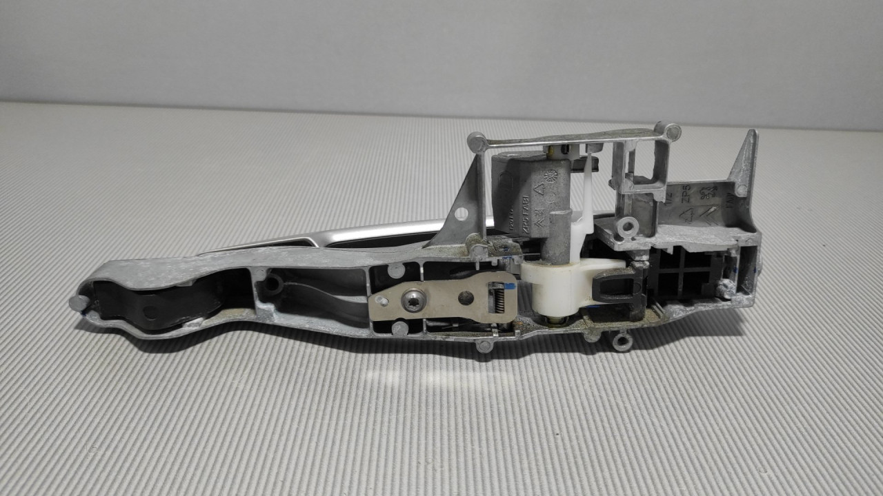 RUCKA VRATA PEUGEOT PARTNER > 08-11 9680168680