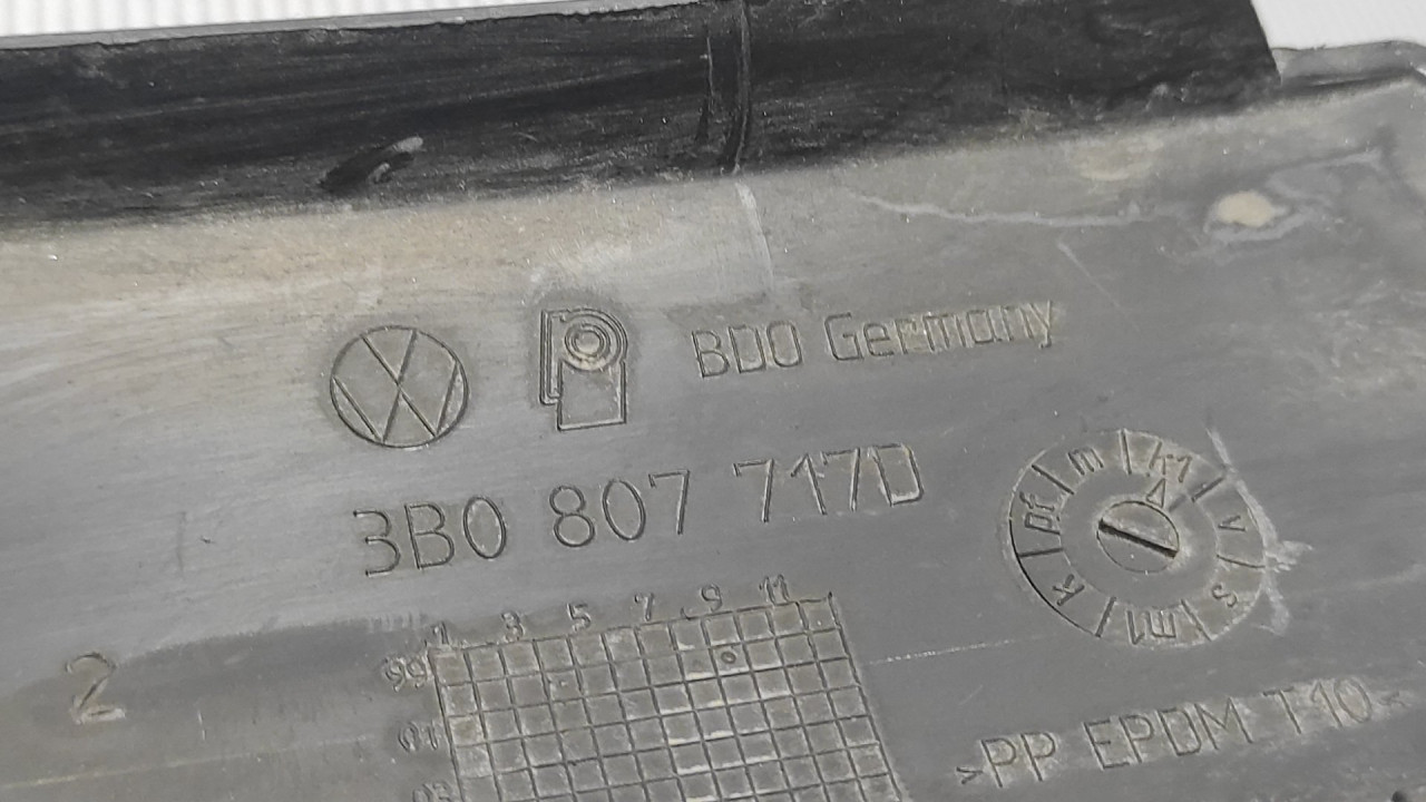 PLASTIKA BRANIKA VW PASSAT B5 > 00-05 3B0807717D