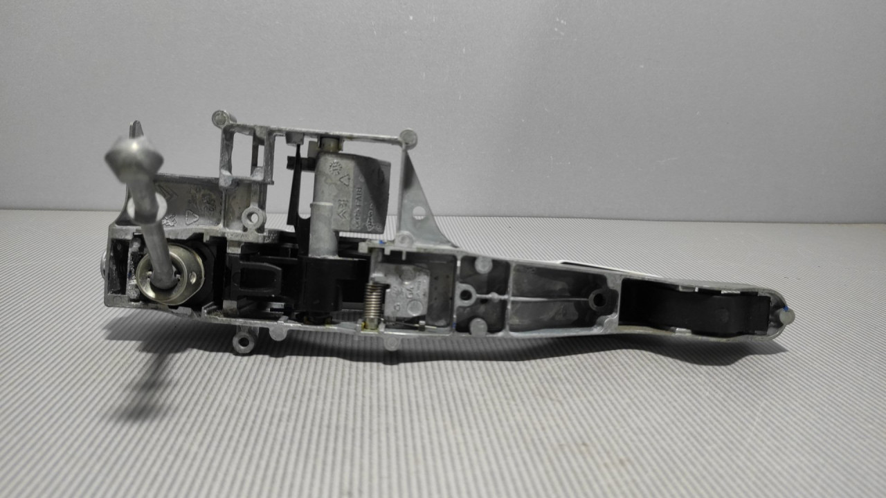 RUCKA VRATA PEUGEOT PARTNER > 08-11 9680168680