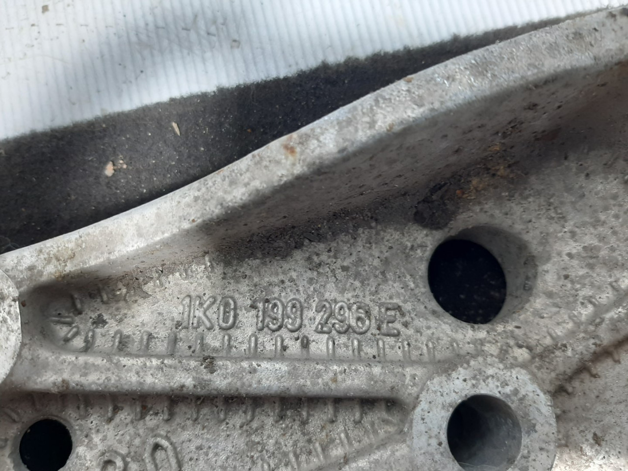 DIJELOVI NOSAC LAFETE VW GOLF 5 > 03-08 1K0199296E