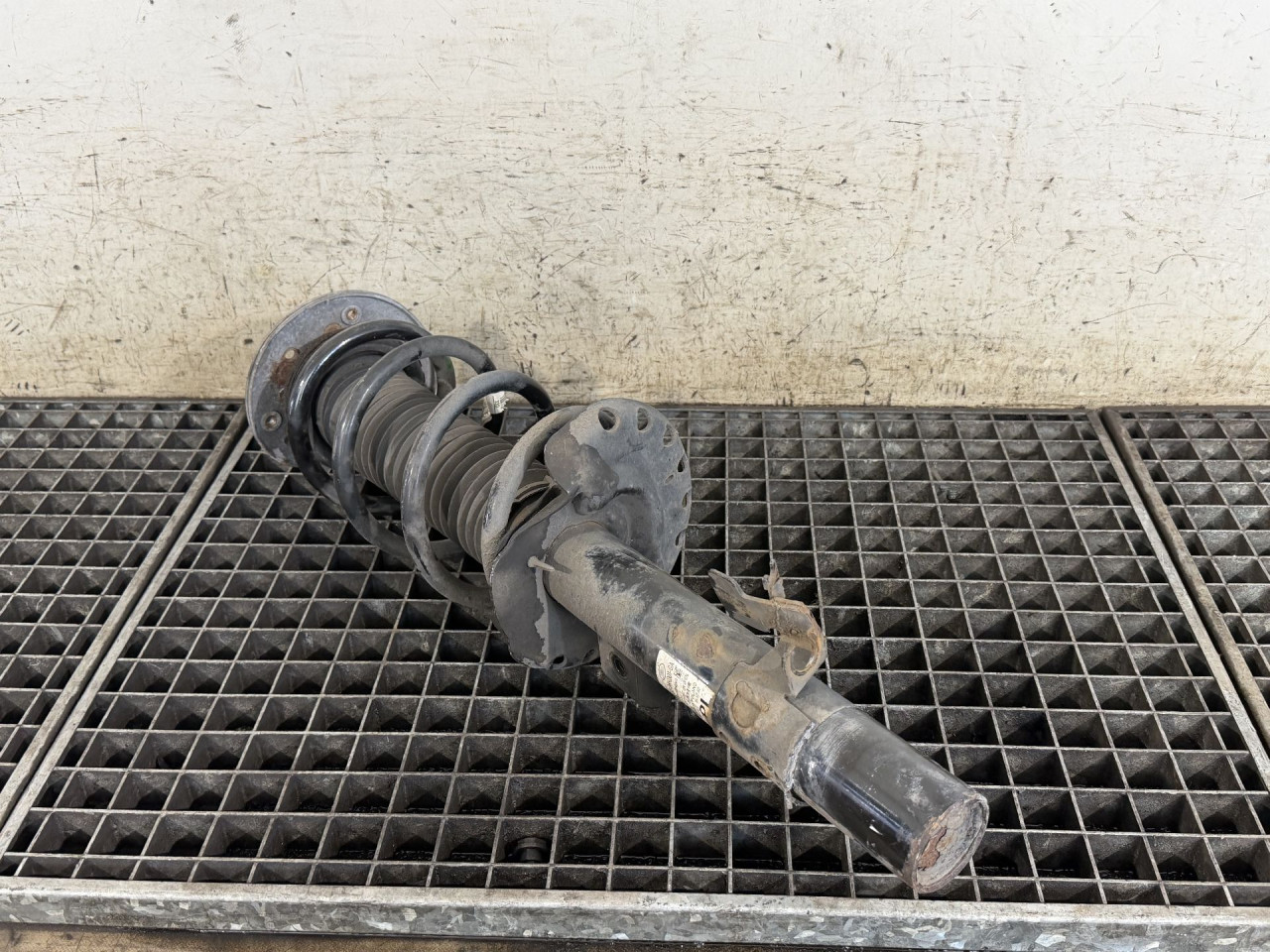 DIJELOVI AMORTIZER LAND ROVER EVOQUE > 15-18 2.0 GJ3218K001GA