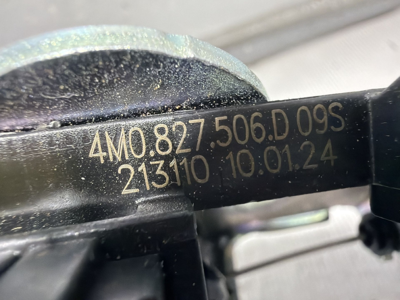 DIJELOVI BRAVA GEPEKA AUDI Q3 > 18- 2.0 4M0827506D