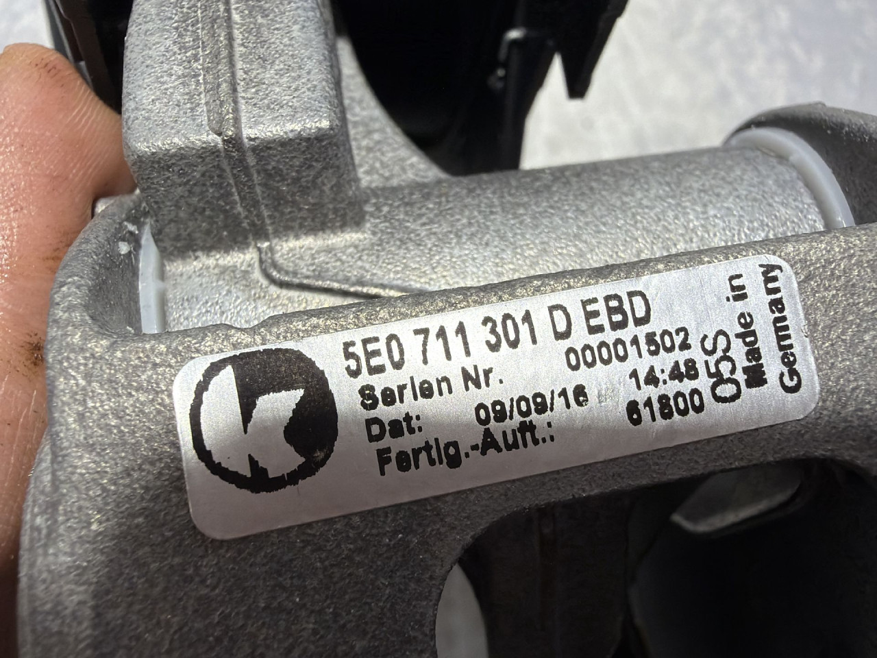 DIJELOVI RUCNA KOCNICA SKODA OCTAVIA > 13-16 1.6 5E0711301D
