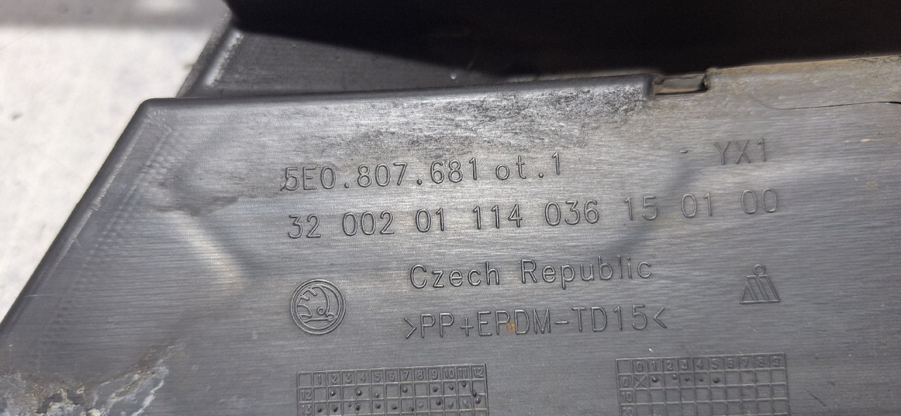 RESETKA BRANIKA SKODA OCTAVIA > 13-16 5E0807681