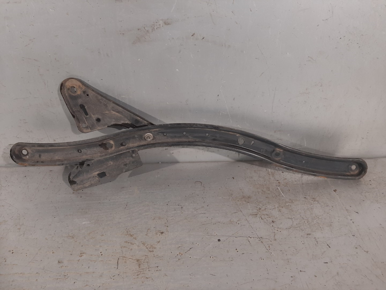 POTPORA ZADNJEG BRANIKA FORD FOCUS > 11-14 8V61A10684AC
