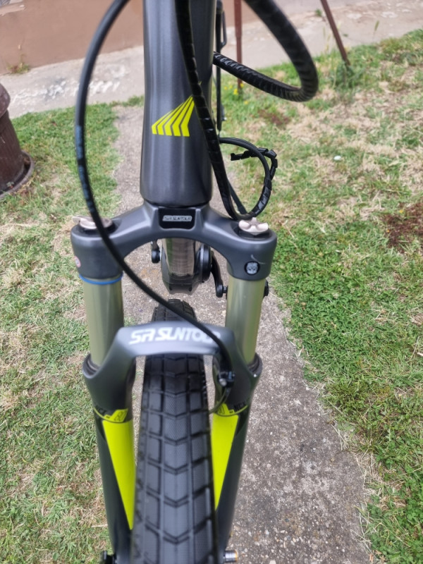 Trekking 4.0 Vel.27,5 Hidraulika DEORE XT Brzine-9  TOP BICIKL