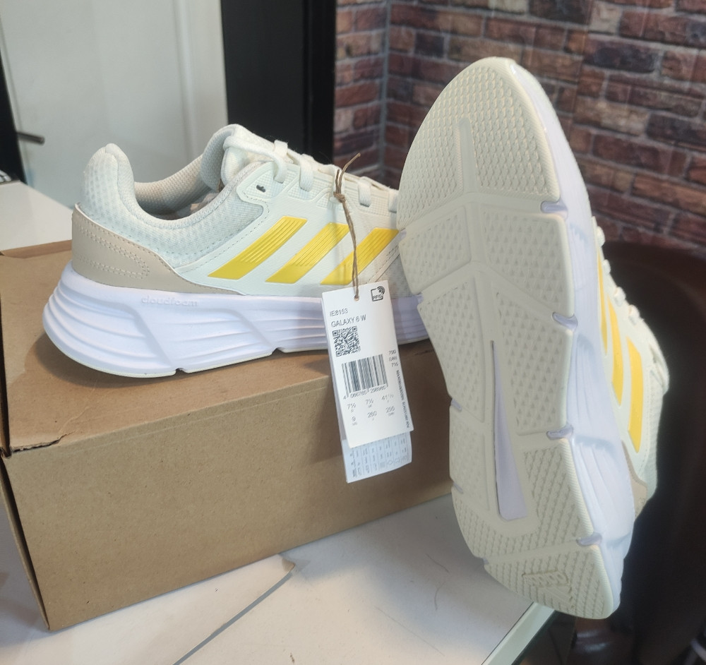 Patike Adidas Vel.41,5 Original Novo