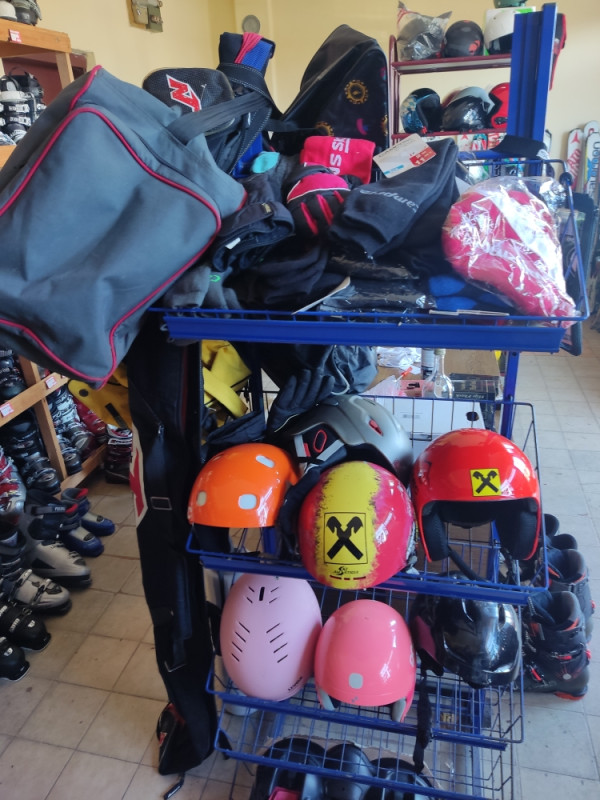 Ski Torbe, kacige, podkape, maske, carape,cuturice...