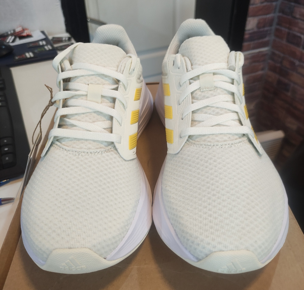 Patike Adidas Vel.41,5 Original Novo