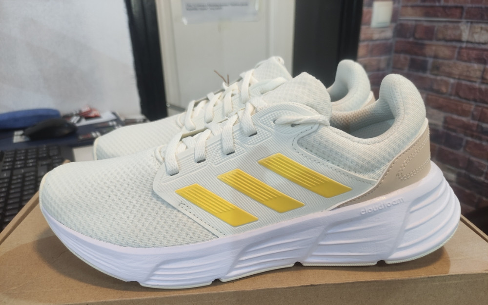 Patike Adidas Vel.41,5 Original Novo