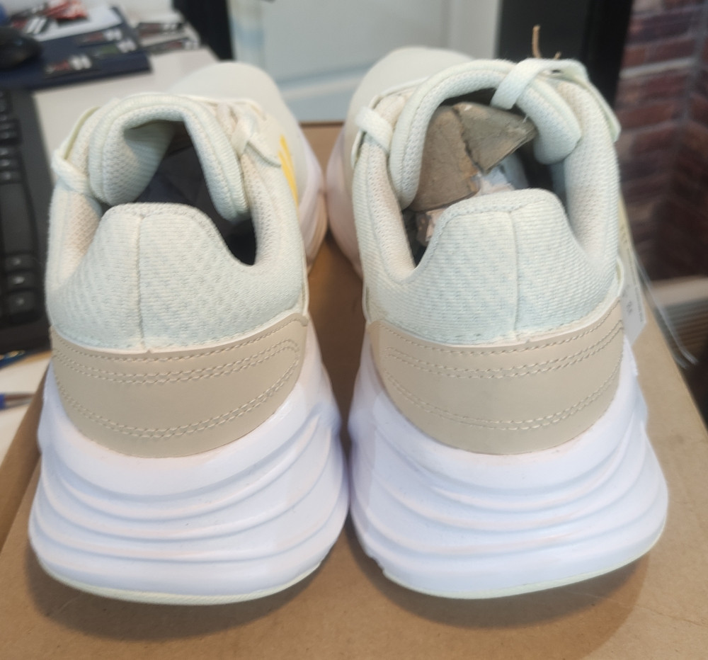 Patike Adidas Vel.41,5 Original Novo