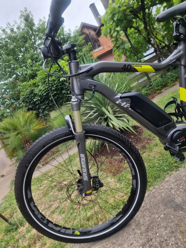 Trekking 4.0 Vel.27,5 Hidraulika DEORE XT Brzine-9  TOP BICIKL