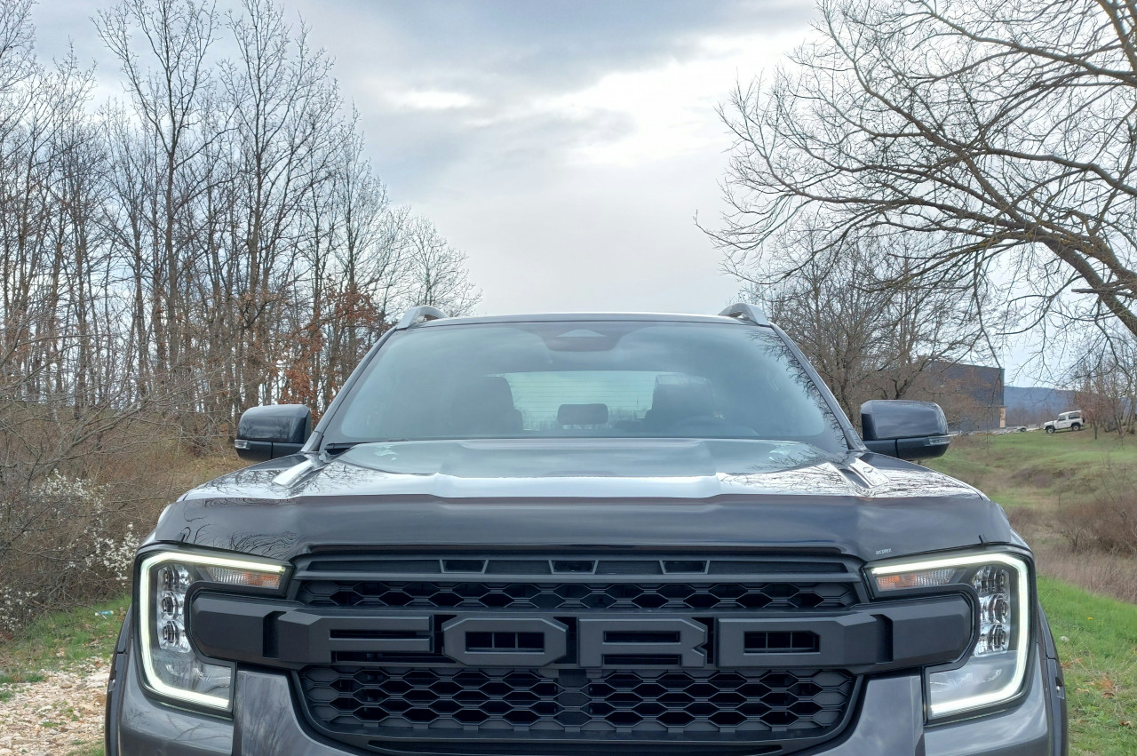 ZAŠTITA HAUBE Bug guard Ford Ranger 2024+
