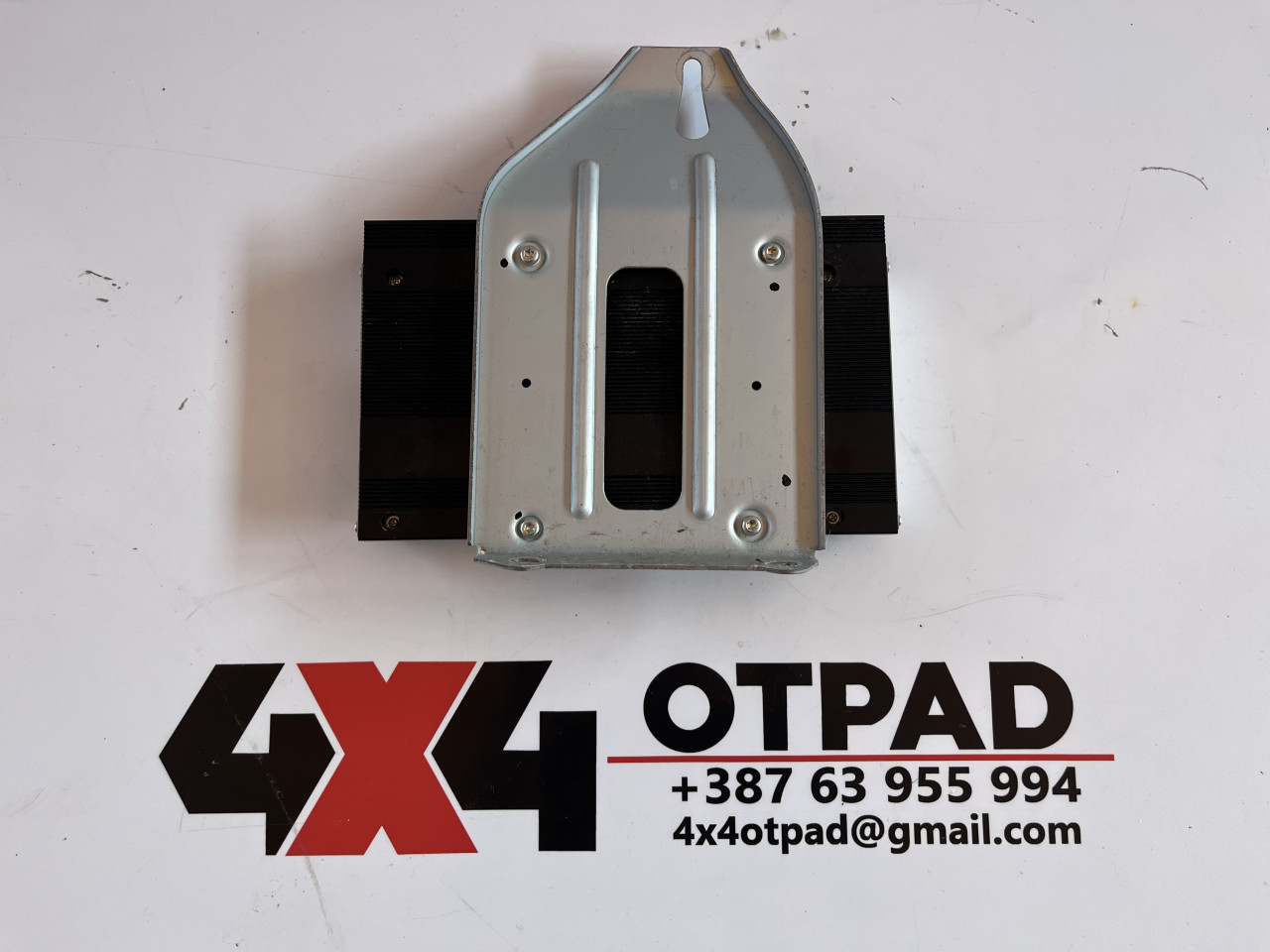 05064533AK POJAČALO ZVUKA RADIO JEEP