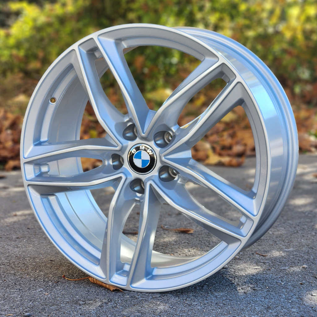 17X7.5 5X112 ET40 66.5 SILVER RS_BK690