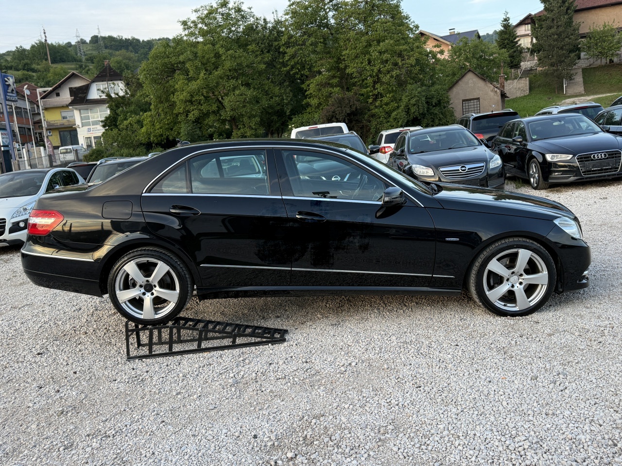 MERCEDES-BENZ E 220 AVANTGARDE AUTOMATIK
