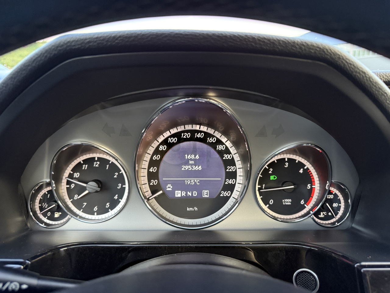 MERCEDES-BENZ E 220 AVANTGARDE AUTOMATIK