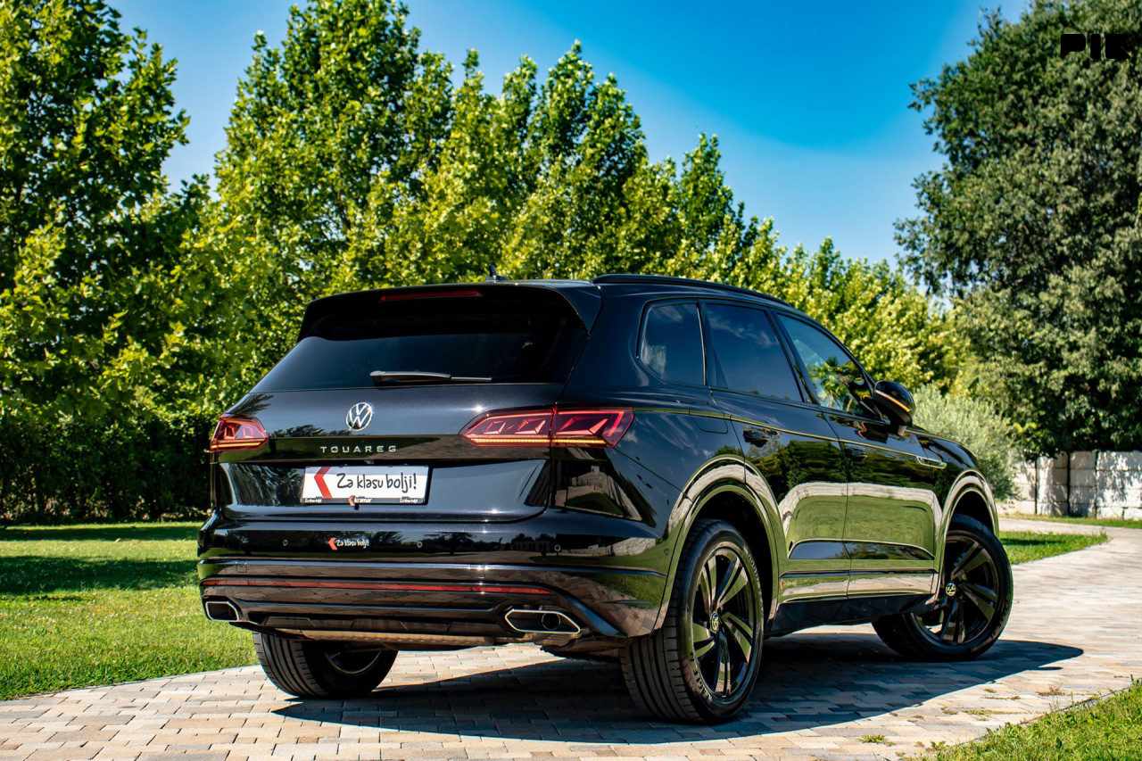 Volkswagen Touareg 3.0 TDI DSG 4Motion R-Line Black -IQ.LIGHT-