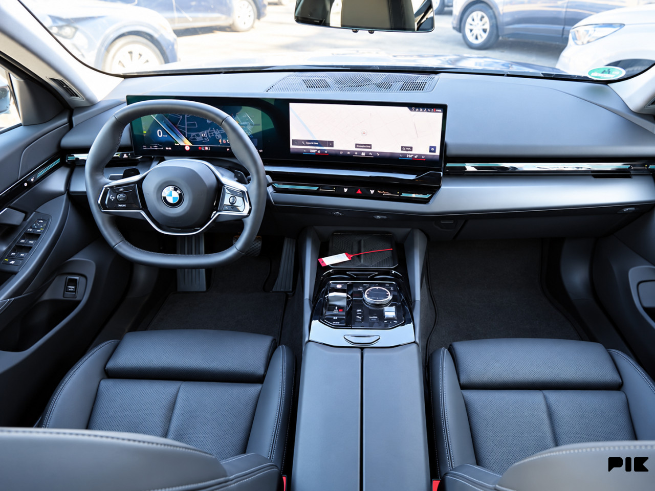 BMW 520 D G60 LUXURY / VEGANZA / ADAPTIVE LED / 197 KS Novi model