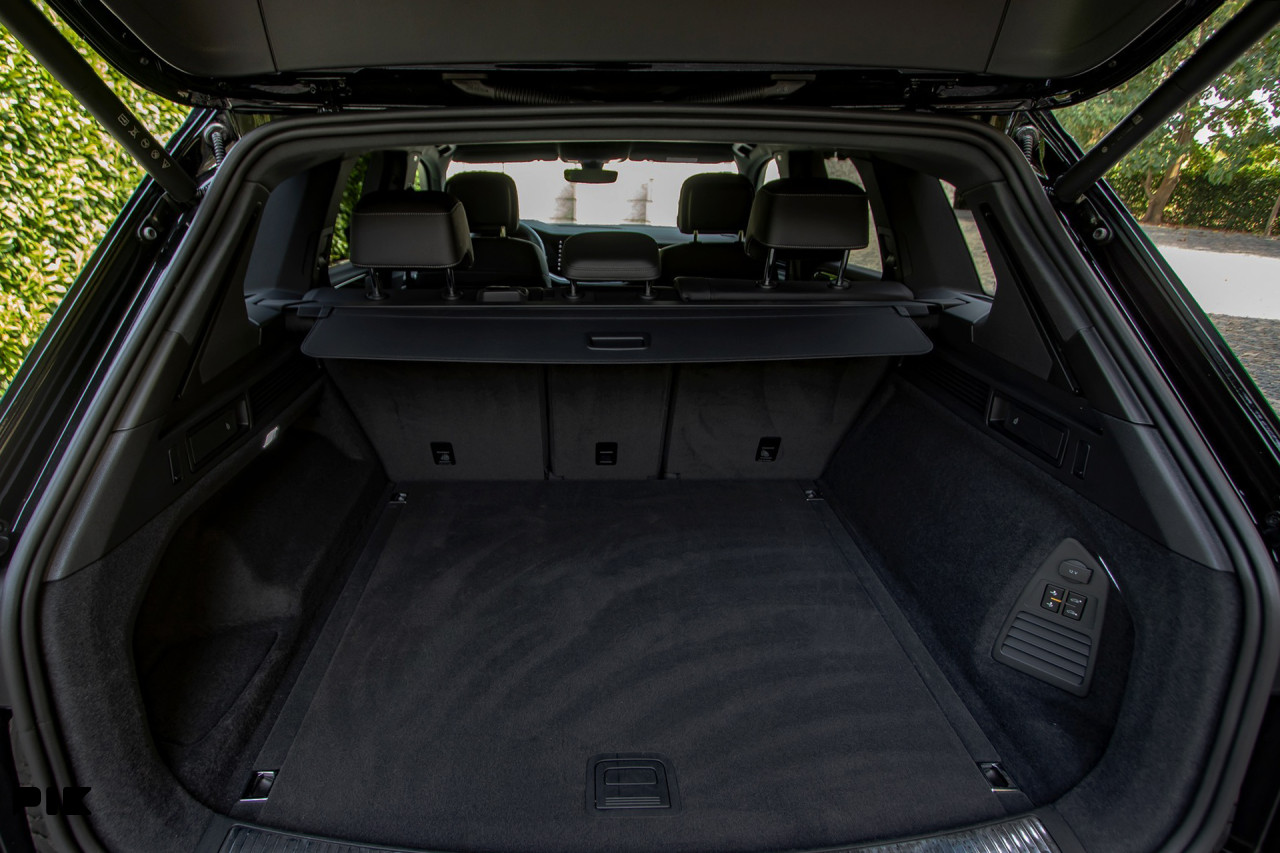 Volkswagen Touareg 3.0 TDI DSG 4Motion R-Line HD Matrix -FACELIFT