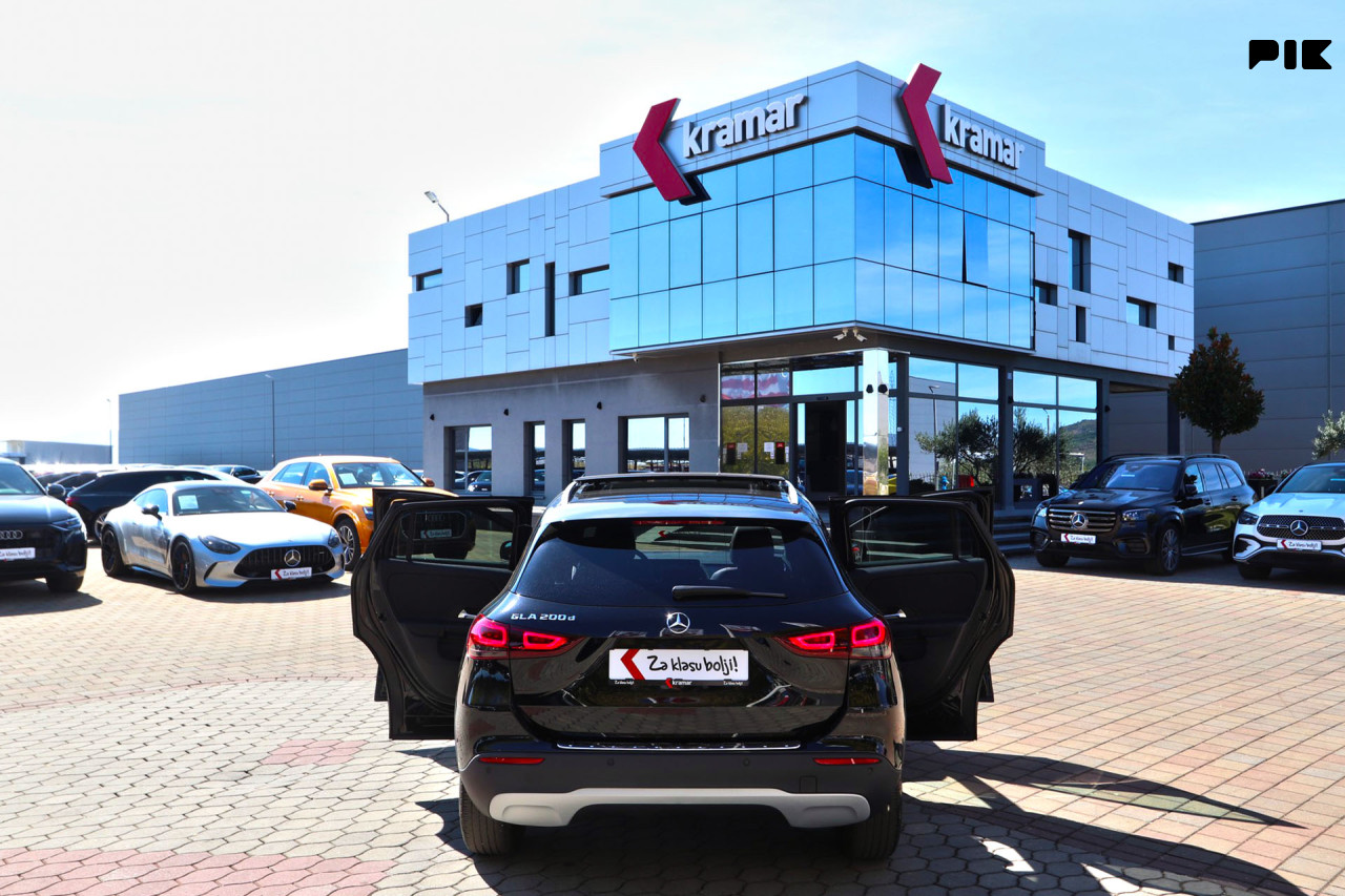 Mercedes GLA 200 D DCT 8G-Tronic STYLE Panorama -Full LED-