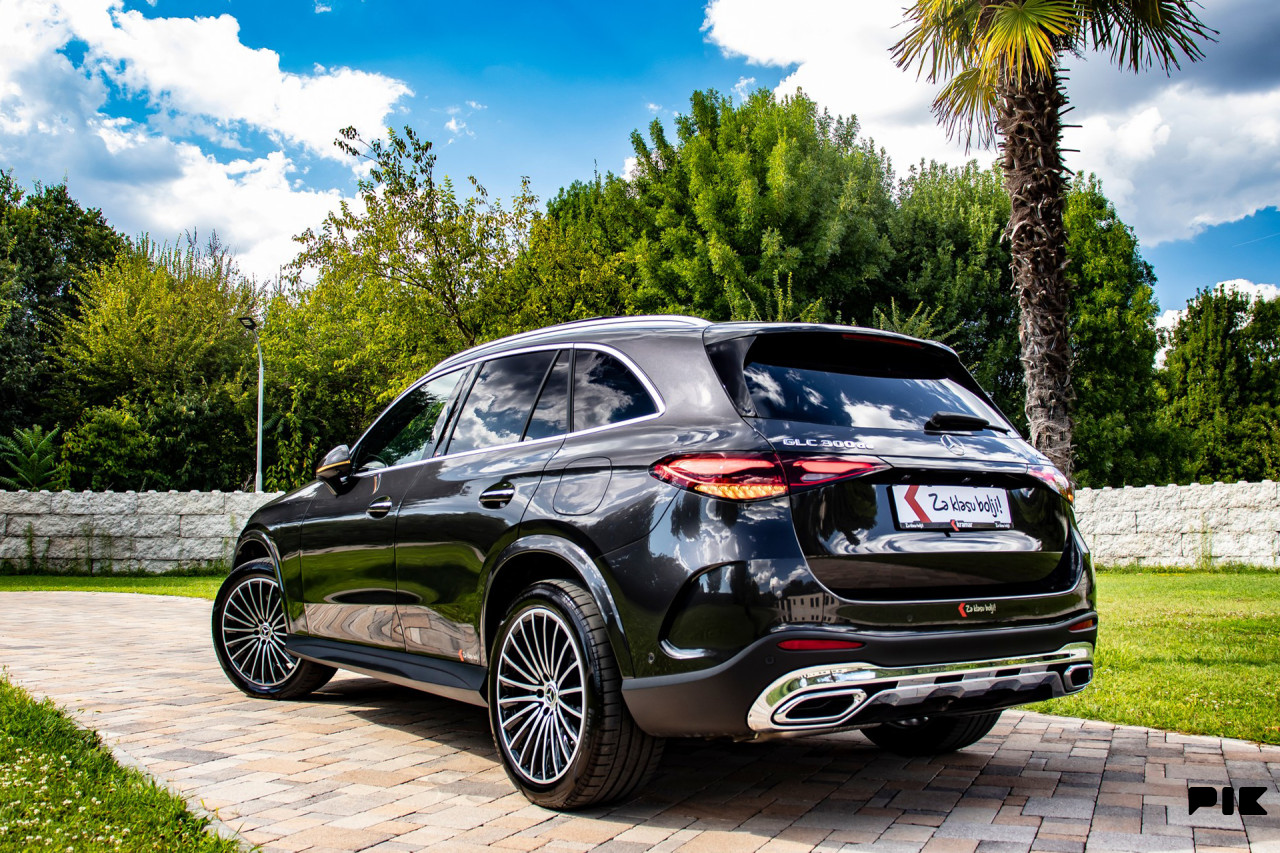 Mercedes GLC 300 de 4Matic AMG DIGITAL Panorama 333 KS Novi model