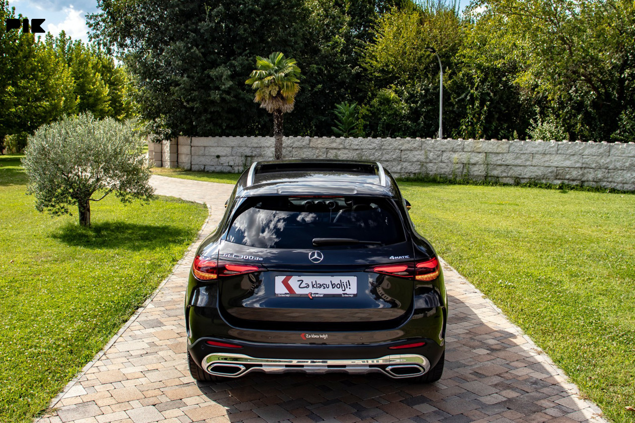 Mercedes GLC 300 de 4Matic AMG DIGITAL Panorama 333 KS Novi model
