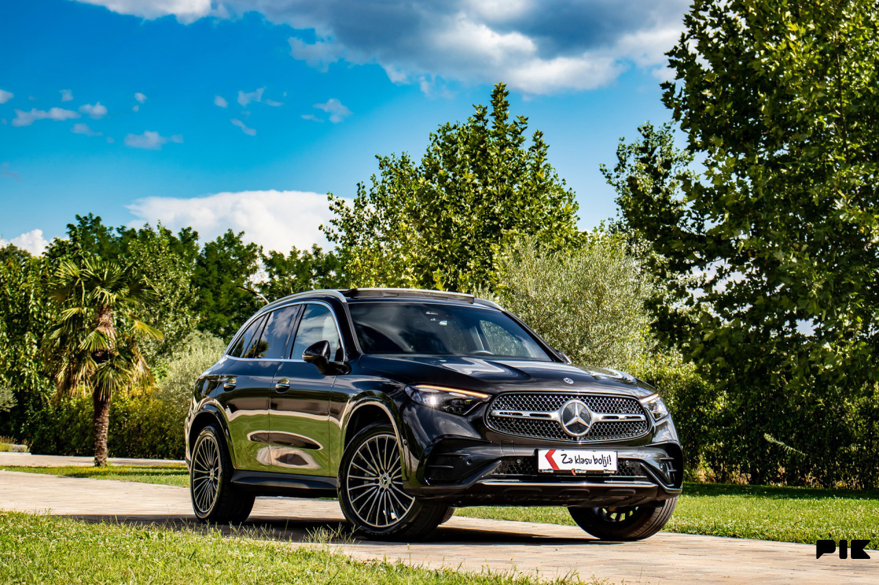 Mercedes GLC 300 de 4Matic AMG DIGITAL Panorama 333 KS Novi model