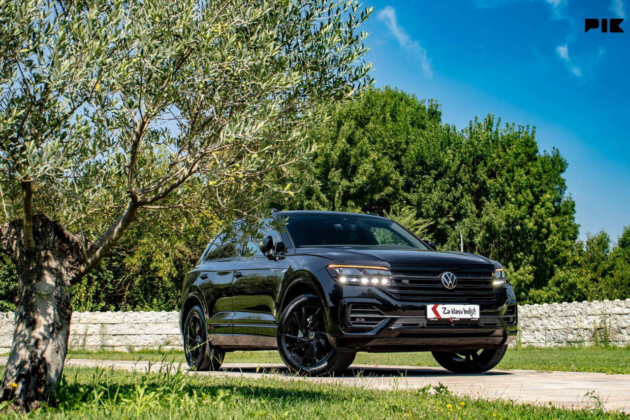 Volkswagen Touareg 3.0 TDI DSG 4Motion R-Line Black -IQ.LIGHT-