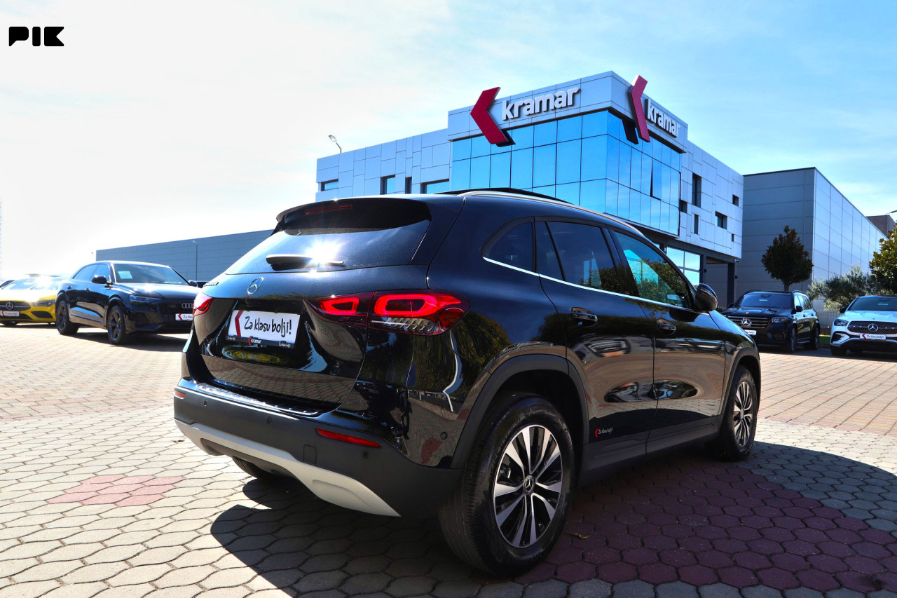 Mercedes GLA 200 D DCT 8G-Tronic STYLE Panorama -Full LED-