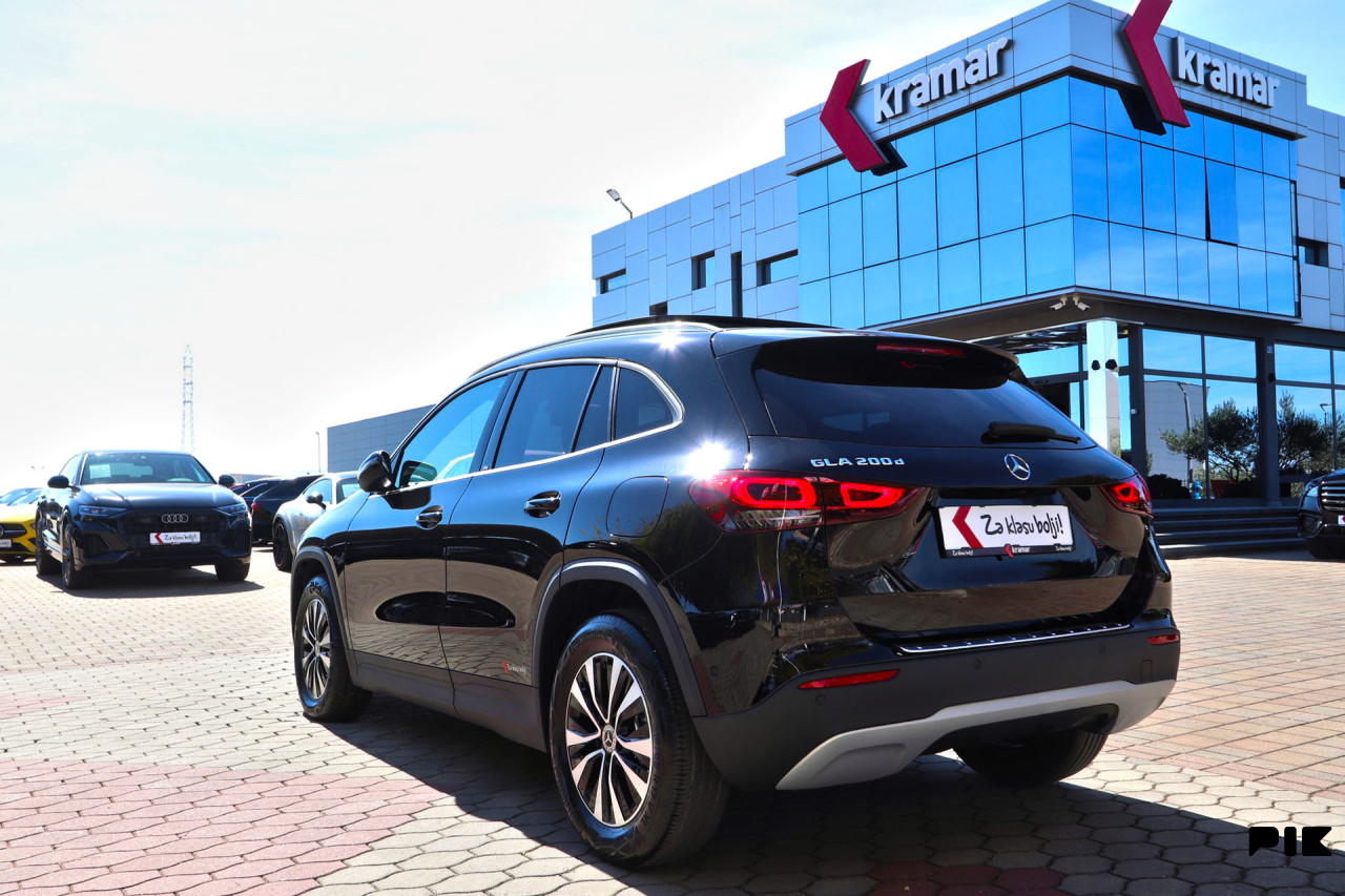 Mercedes GLA 200 D DCT 8G-Tronic STYLE Panorama -Full LED-