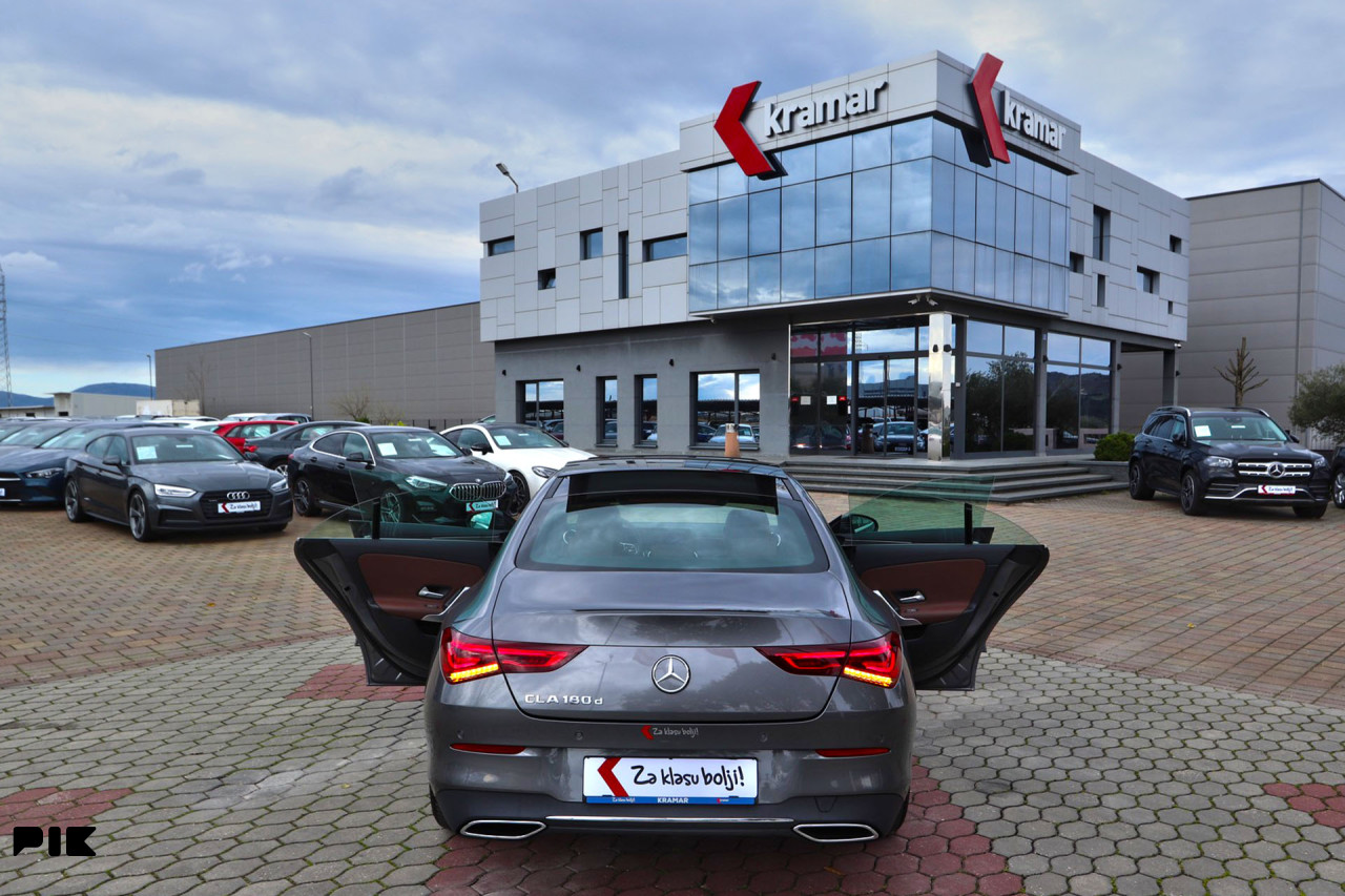 Mercedes CLA 180 D Speedshift 8G-Tronic URBAN Panorama -Full LED-