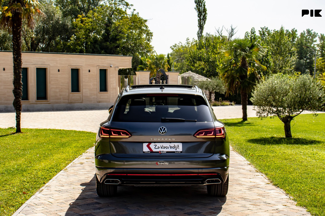 Volkswagen Touareg 3.0 TDI 4Motion R-Line LUFTFEDERUNG Panorama