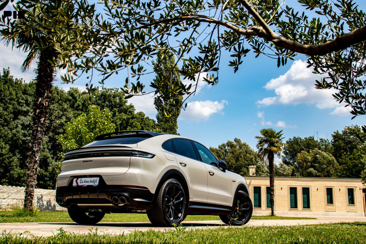 Porsche Cayenne E-Hybrid Coupe Carbon MATRIX LED 470 KS -FACELIFT