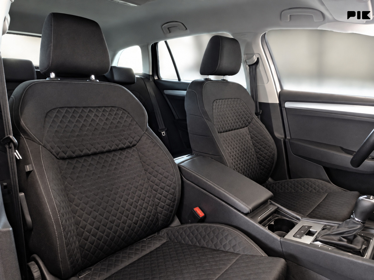 Škoda Superb 2.0 TDI Karavan DSG Business VIRTUAL -LED- 150 KS