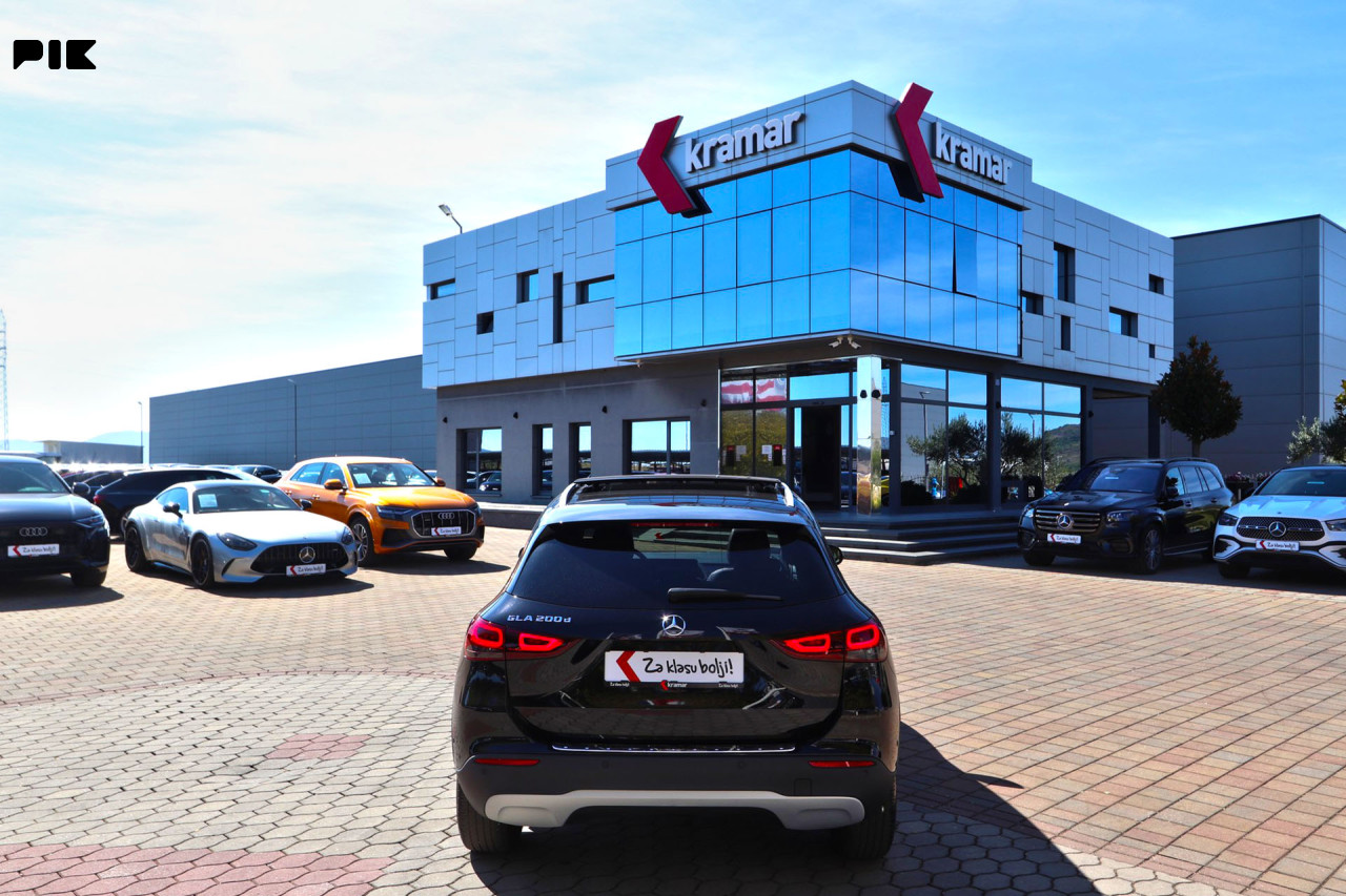 Mercedes GLA 200 D DCT 8G-Tronic STYLE Panorama -Full LED-