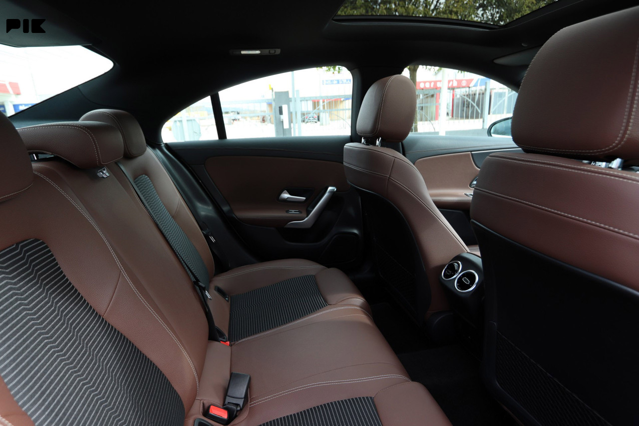 Mercedes CLA 180 D Speedshift 8G-Tronic URBAN Panorama -Full LED-