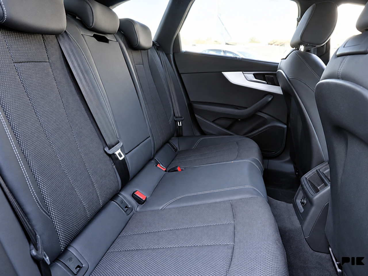 Audi A4 35 TDI Karavan S-Tronic S-Line Black Edition -FACELIFT-