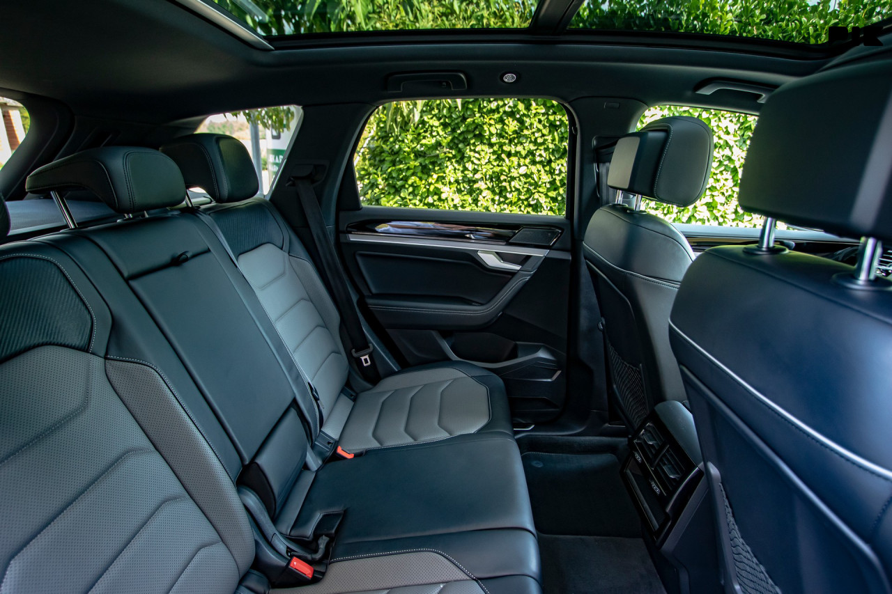 Volkswagen Touareg 3.0 TDI 4Motion R-Line LUFTFEDERUNG Panorama
