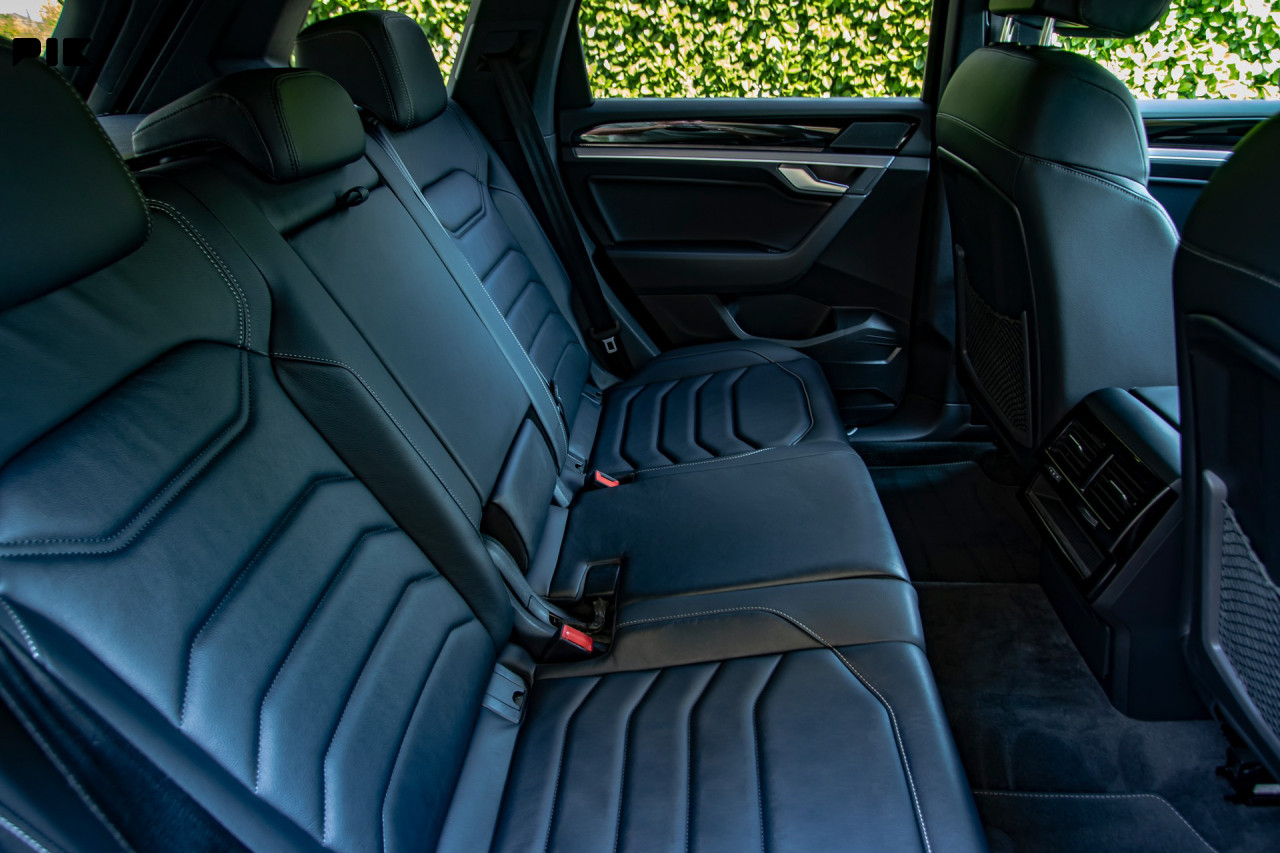 Volkswagen Touareg 3.0 TDI DSG 4Motion R-Line Black -IQ.LIGHT-